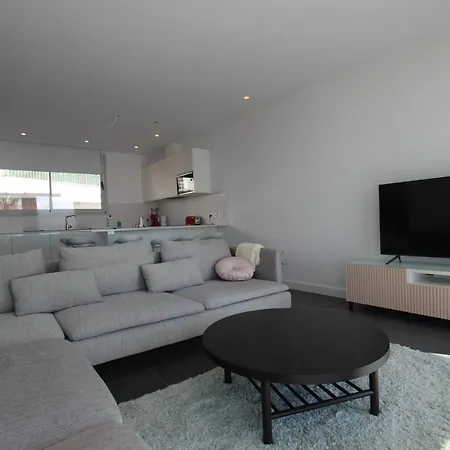 בית נופש 4 Bed Residential Palm Beach C5 *