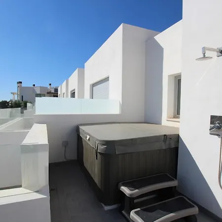 בית נופש 4 Bed Residential Palm Beach C5 פואנגירולה