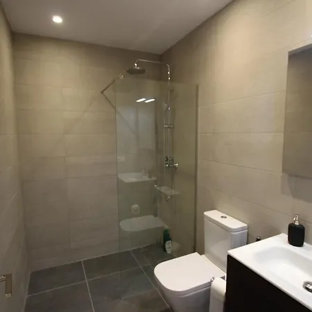 בית נופש 4 Bed Residential Palm Beach C5 *