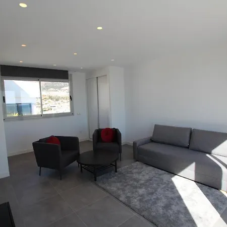 בית נופש 4 Bed Residential Palm Beach C5 *